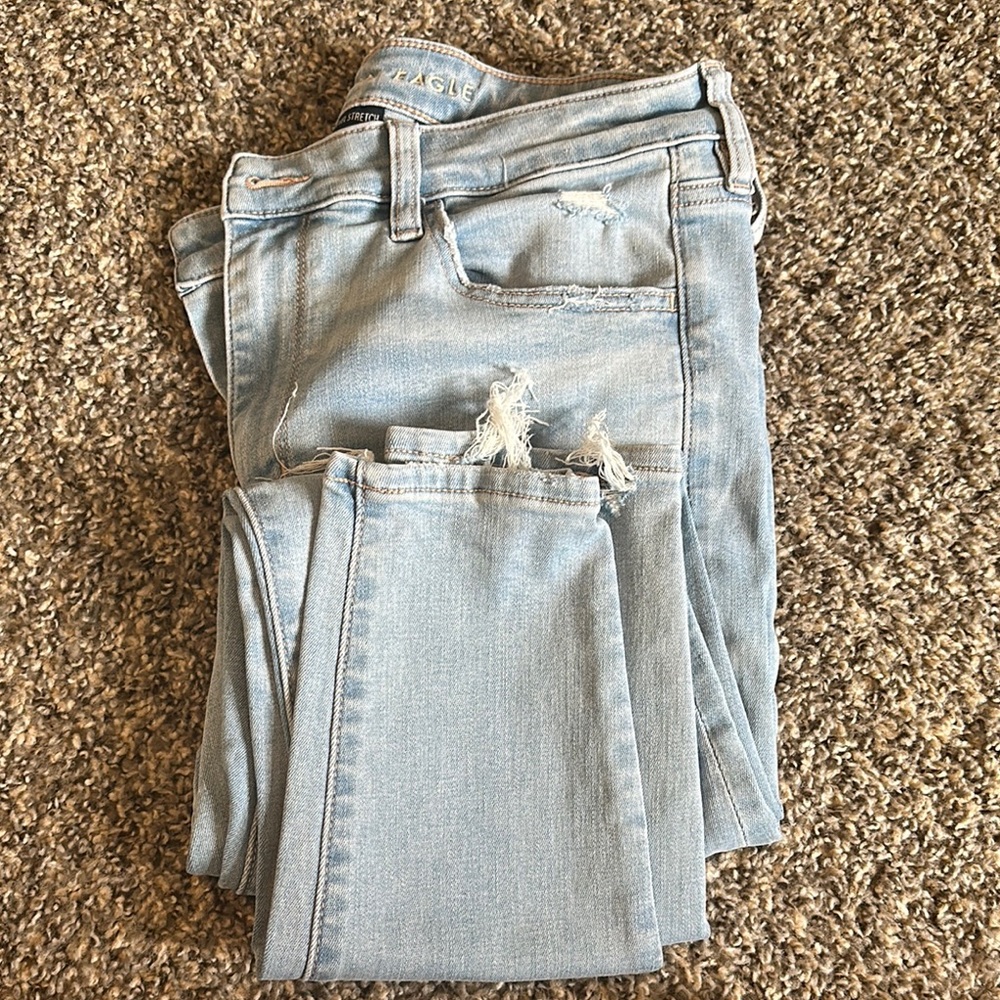American Eagle Outfitters Light Wash Skinny Jeans Distressed Style